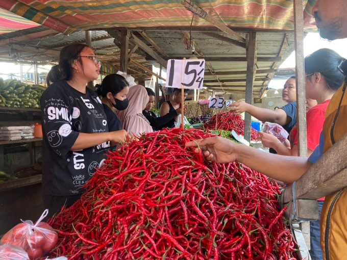 Harga Cabai Merah di Medan Naik, Daging Ayam Turun Akibat Permintaan Melemah