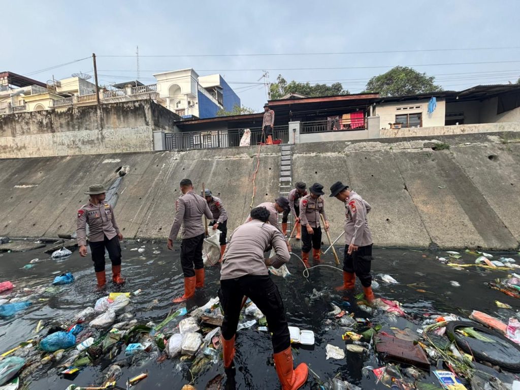 Brimob Polda Sumut Konsisten Jaga Kebersihan dan Kesehatan Lingkungan