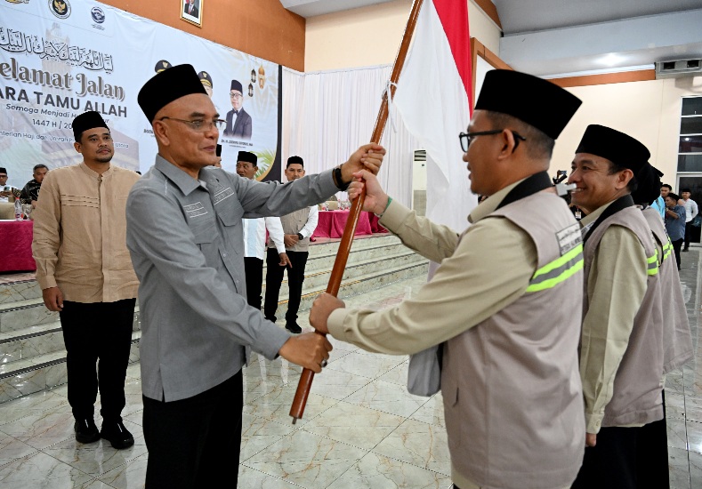 Lepas Keberangkatan Kloter 2 Haji Asal Langkat, Gubernur Sumut Tekankan Kebersamaan dan Kekompakan