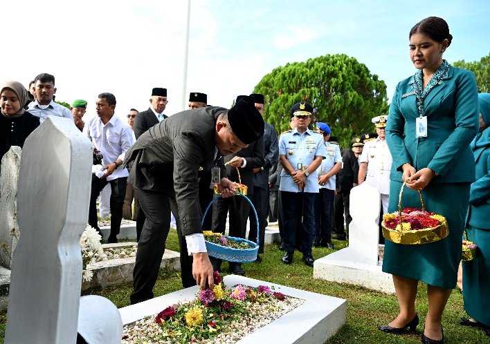 Ziarah Penuh Makna HUT ke-78 Sumut, Bobby Nasution Ajak Teladani Jasa Pahlawan