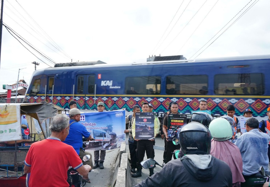 KAI Bandara Imbau Masyarakat Disiplin di Perlintasan, Tekan Risiko Kecelakaan